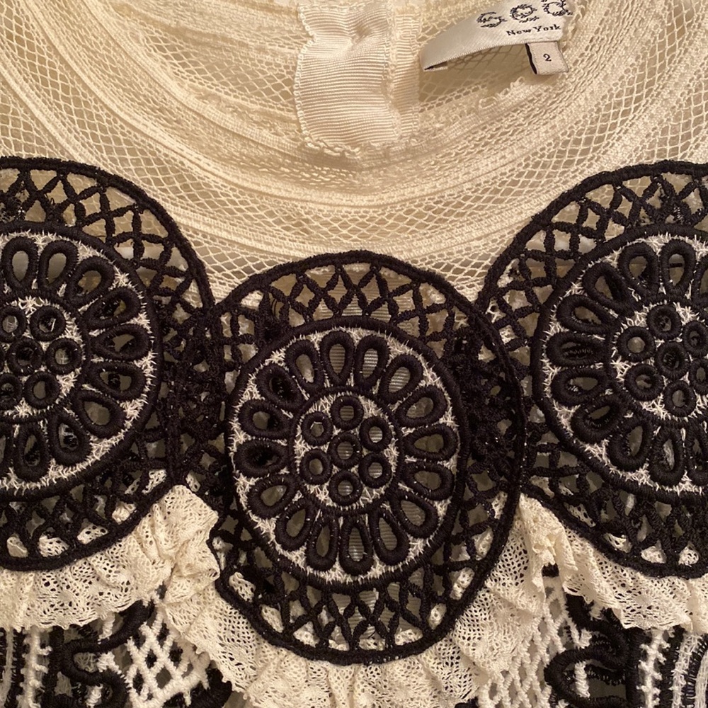SEA NEW YORK
Lace Pattern Bateau Neckline Crop Top Size 2 - Picture 5 of 9